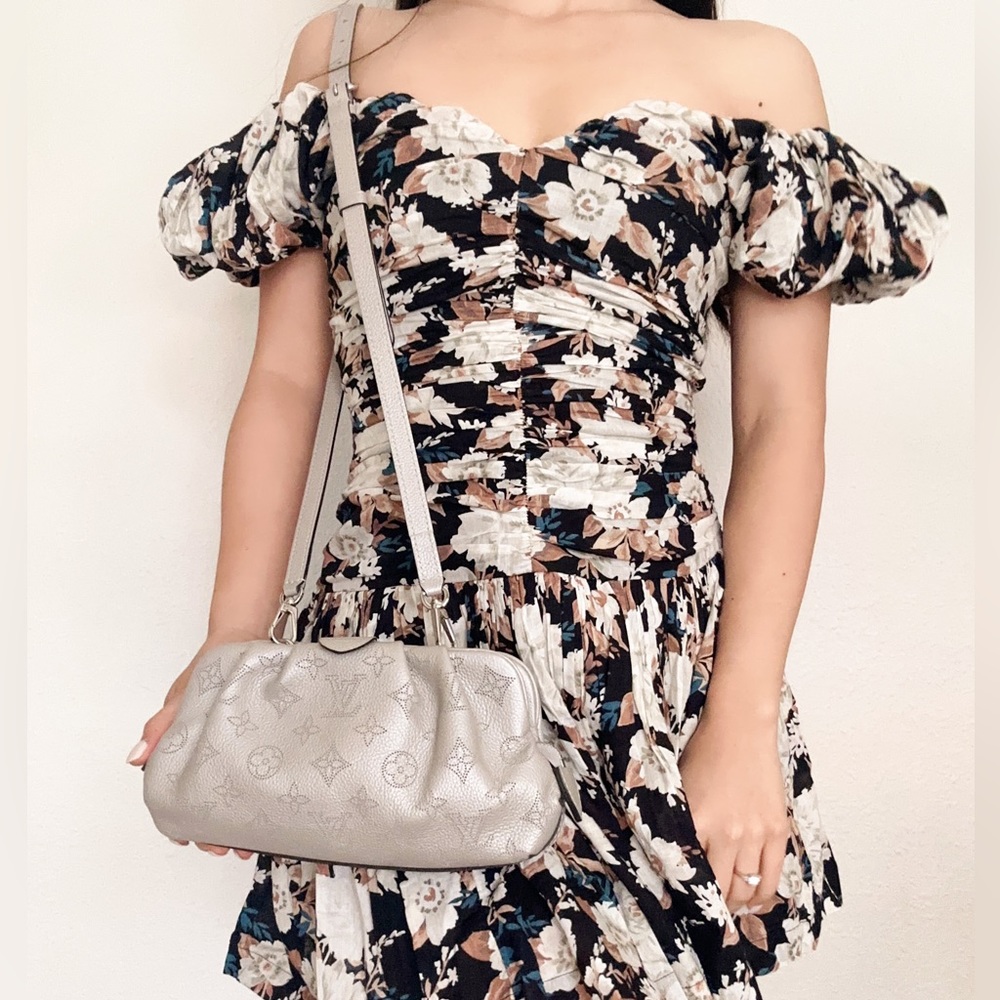 Louis Vuitton Mahina Scala Mini Pouch Crossbody Bag Monogram Metallic Grey - Picture 3 of 3